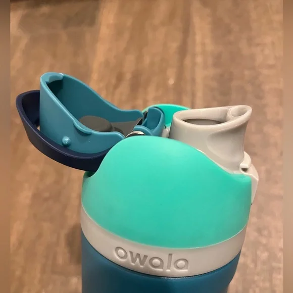 Owala Blue/Teal Water Bottle 24oz - Picture 3 of 5